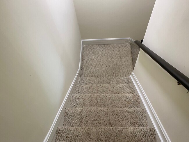 Building Photo - 7907 Laural Valley Way