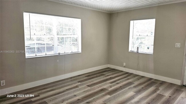 Building Photo - 626 S 28th Ave