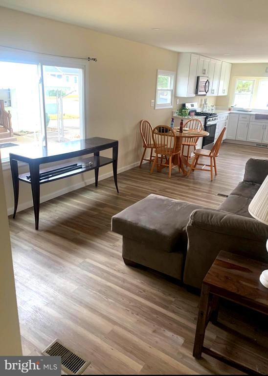 Building Photo - 119 Clamshell Rd