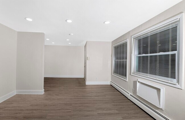 Building Photo - 423 Avenue C