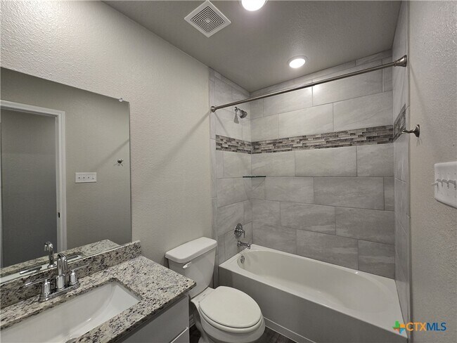 Building Photo - 523 Lost Trl