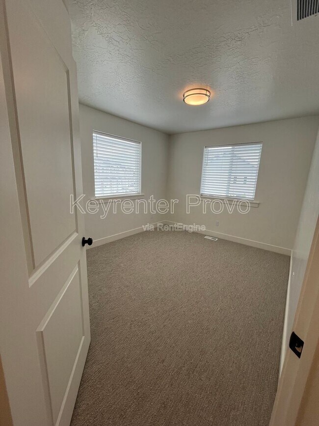 Building Photo - 1046 E 1300 S