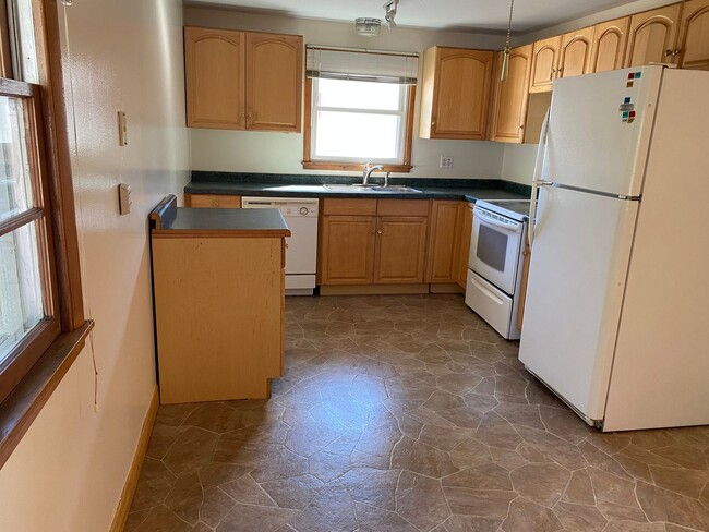 Building Photo - Charming 4-Bedroom Home in Fridley — Great...