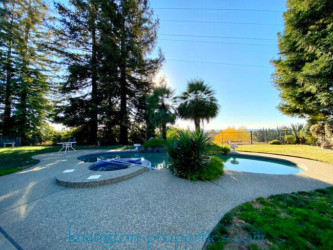 Building Photo - 149 Cascade Falls Dr