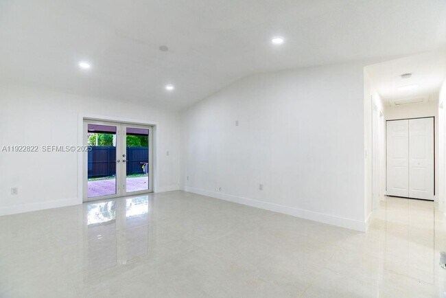 Building Photo - 5240 SW 139th Pl