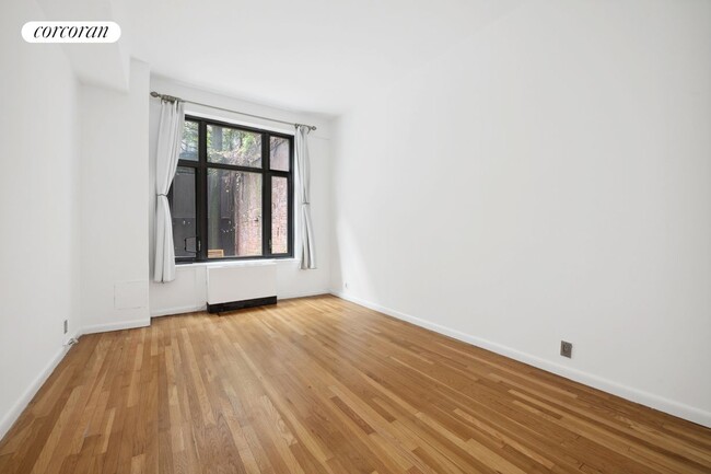 Building Photo - 55 E 9th St