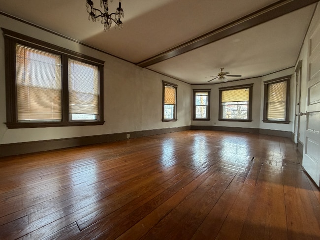 Building Photo - 529 Park Ave