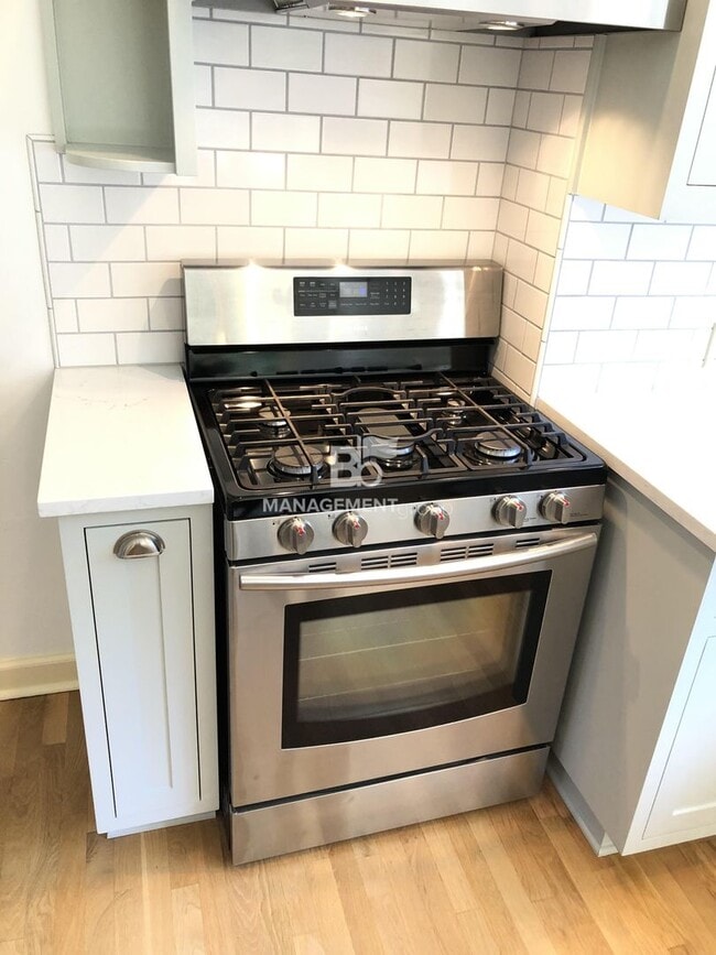 Building Photo - Portland Heights- Beautiful Home loaded with Character & Charm-Updated Kitchen- Spacious Yard