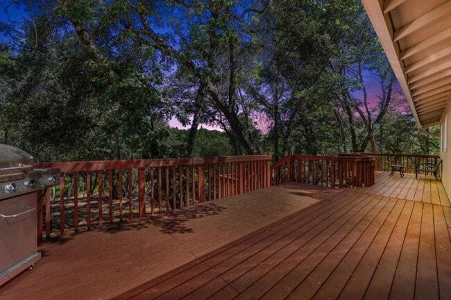 Building Photo - 4175 Helen Ln