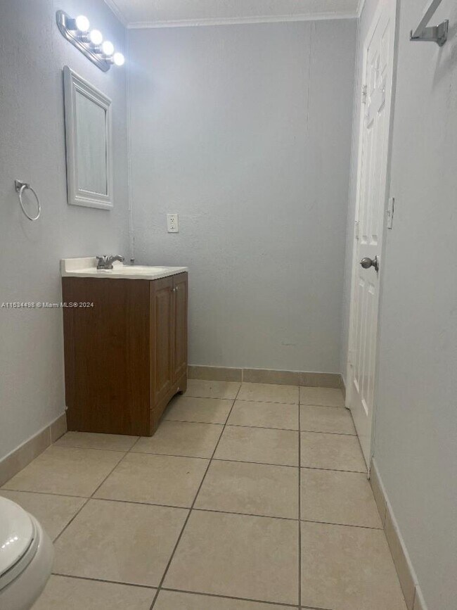 Building Photo - 754 Date Palm Dr