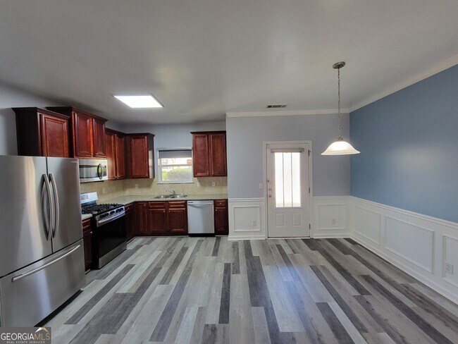 Building Photo - 175 Stillwood Dr