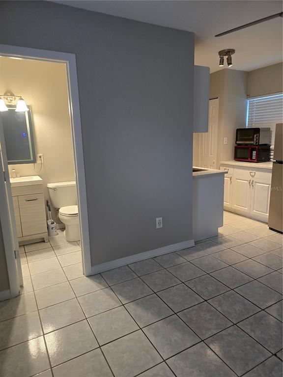 Building Photo - 2306 W St Joseph St