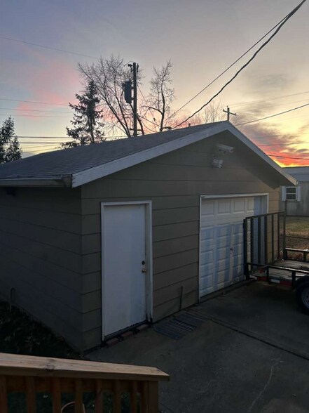 Building Photo - 215 W 89th St