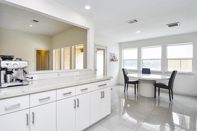 Building Photo - 7819 Candle Ln