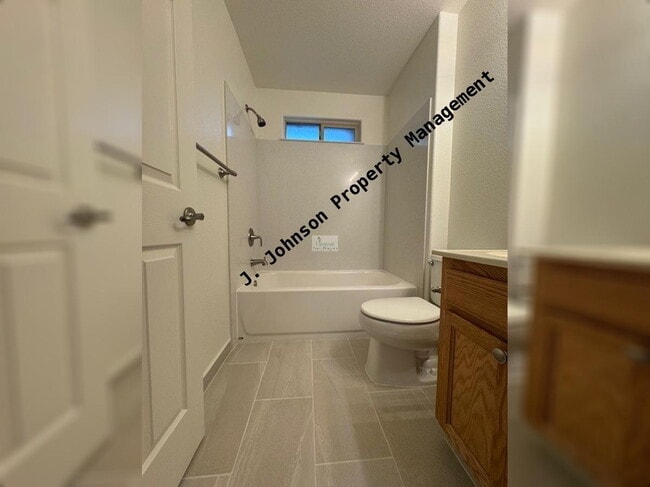 Building Photo - 2bed 2 bth located in Manteca