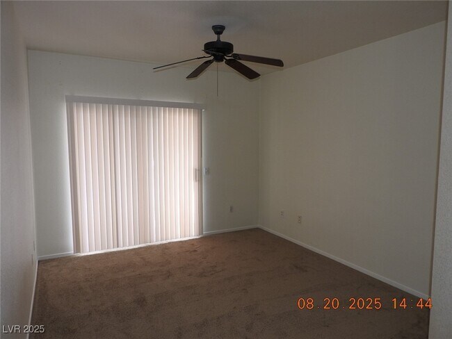 Building Photo - 3400 Cabana Dr