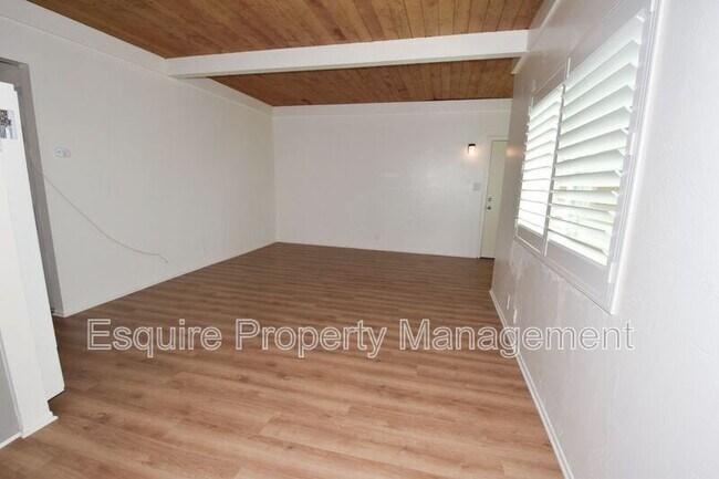 Building Photo - 420 W Linden Dr