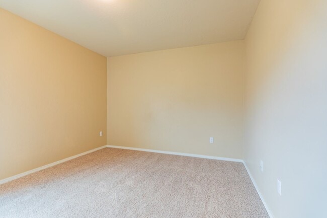 Building Photo - Beautiful Two Story House