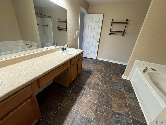 Building Photo - 3590 Avalon Lake Dr SW