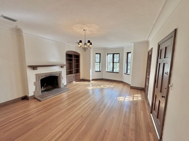 Building Photo - 3319 Pine St