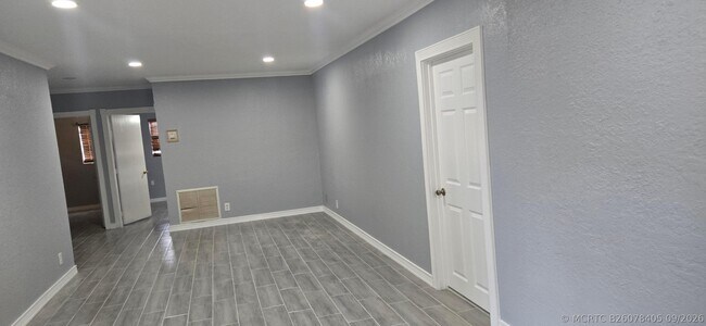 Building Photo - 1408 W Broome St