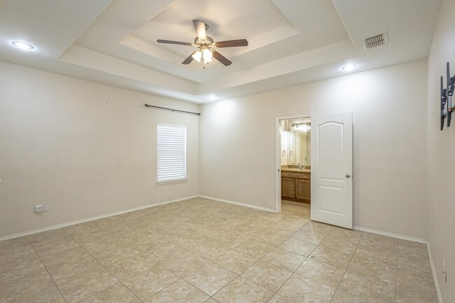 Building Photo - 618 Crackle Grove Dr