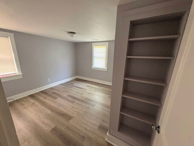 Building Photo - 3 Bedroom, 1 Bath Home