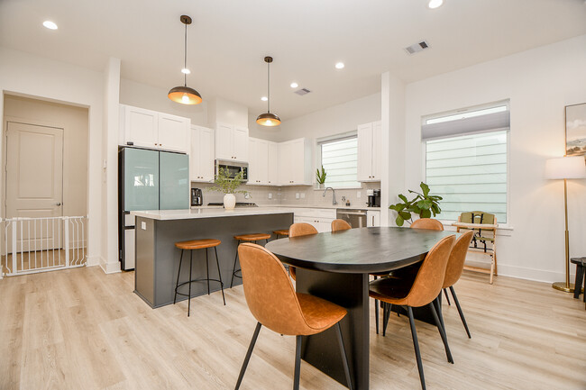 Dining Area - 5616 Balbo St