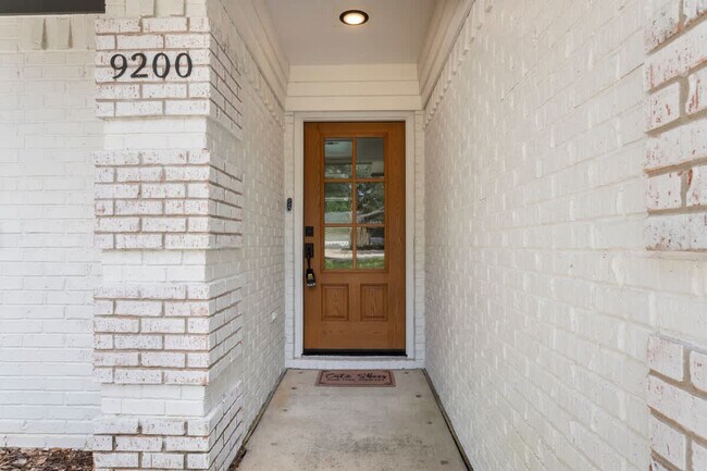 Building Photo - 9200 Pointe Aux Chenes Rd