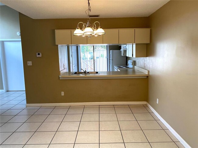 Building Photo - 755 Golden Sunshine Cir