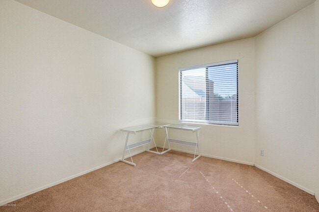 Building Photo - 1251 E Weimer Cir