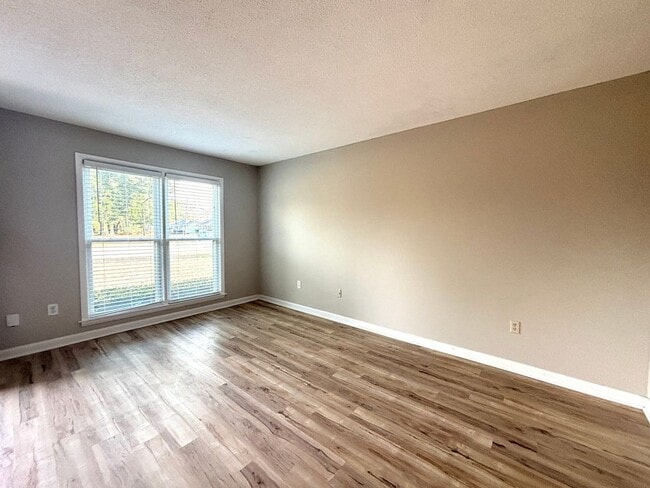 Building Photo - Available now. Water included! Great 2BR/1.5 BA Townhouse in Central James Island!