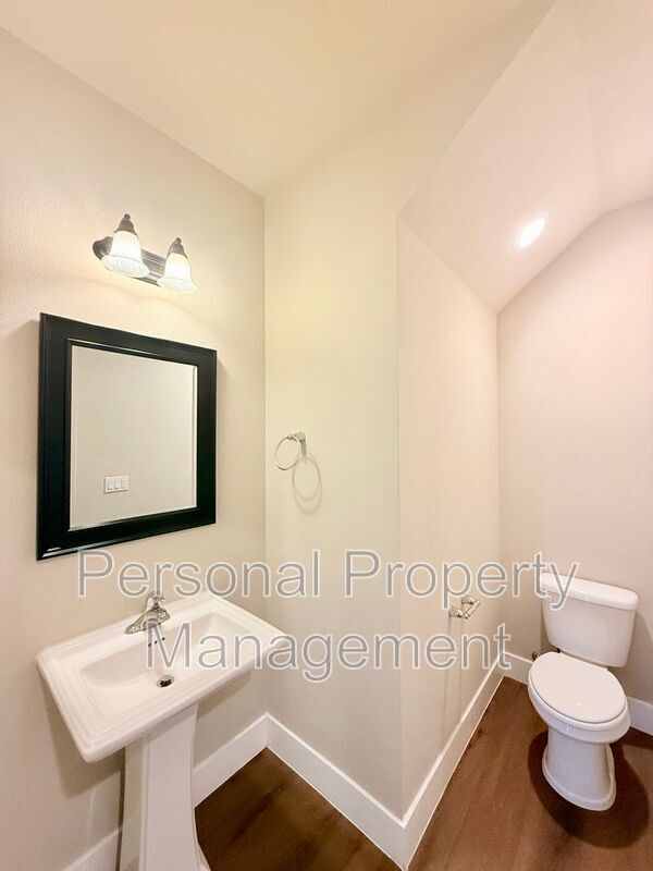 Building Photo - 8728 N 1st St