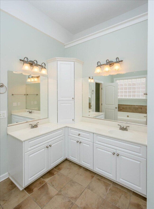 Building Photo - 1661 Jamestown Ave