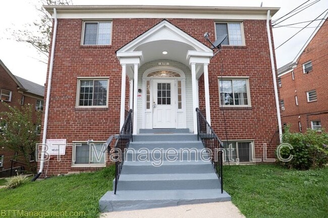 Building Photo - 8712 Plymouth St