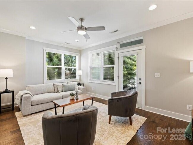 Building Photo - 1615 Chatham Ave