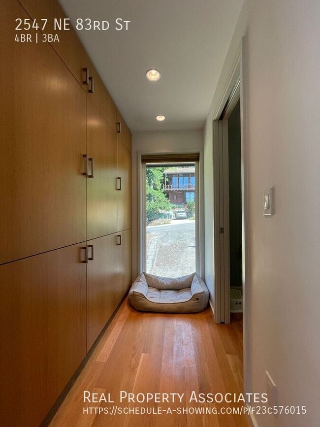 Building Photo - 2547 NE 83rd St