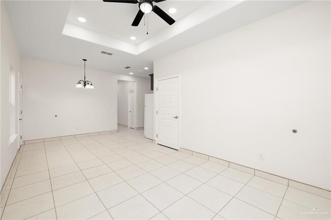 Building Photo - 2326 N Vly Cir