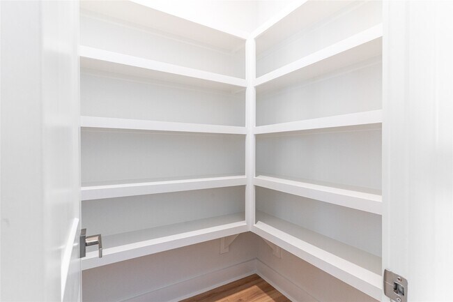 Building Photo - 2428 Ella Blvd