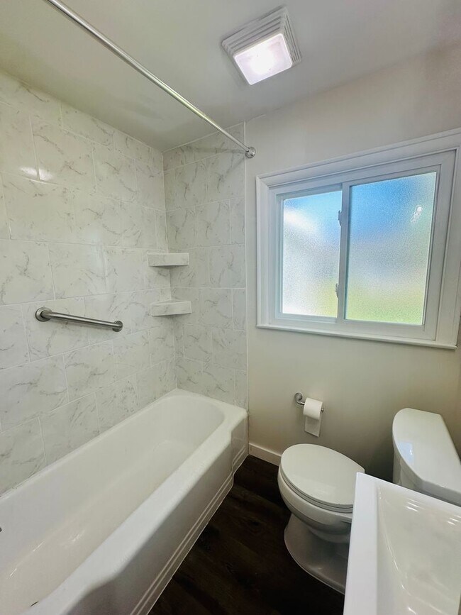 Building Photo - Charming and Updated Cul-de-Sac Gem with Year-Round Sunroom and Spacious Backyard!