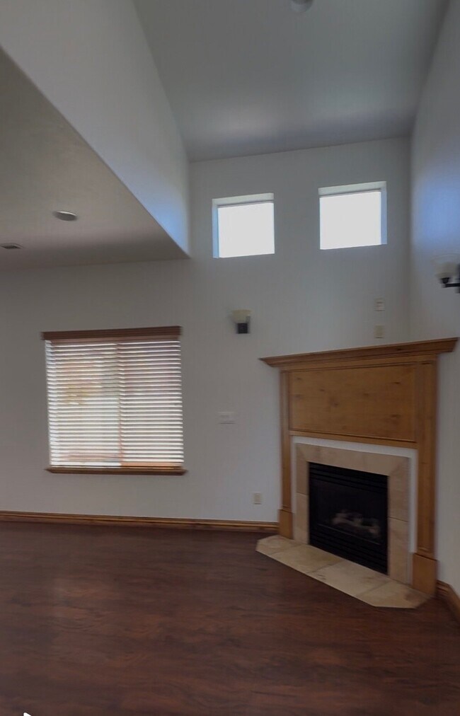 Building Photo - 865 S Pheasant Run Dr