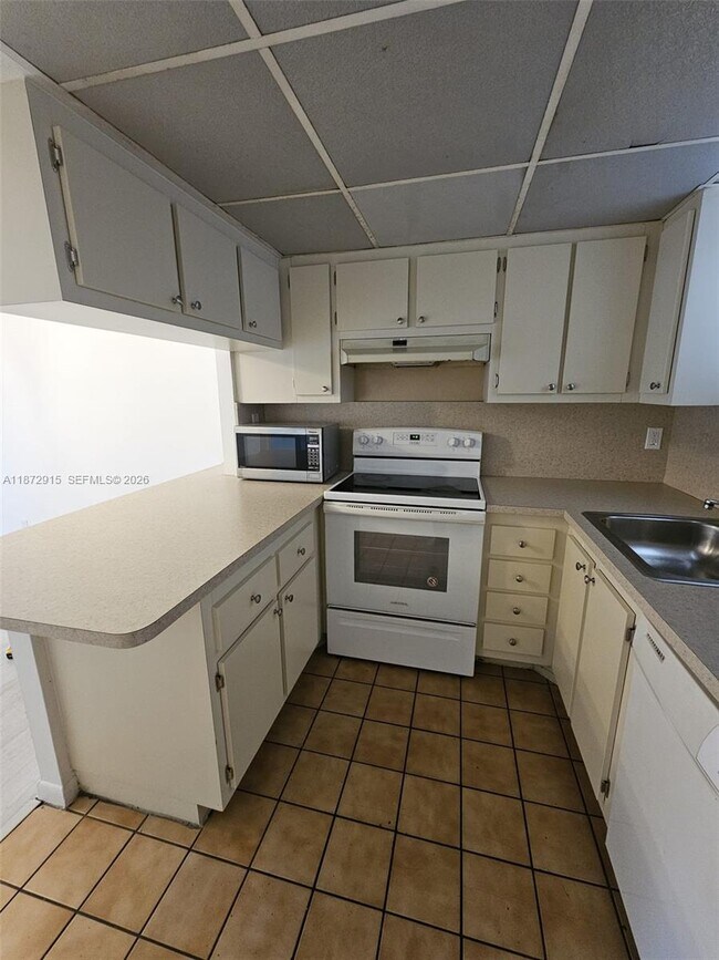 Building Photo - 8290 Lake Dr