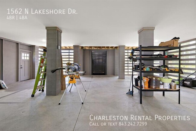 Building Photo - 1562 N Lakeshore Dr