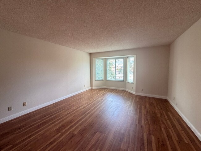 Building Photo - $4,600 | 4 Bed 2.5 Bath Available in Milpitas, CA!