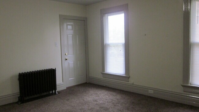 Building Photo - 209 W Dewald St