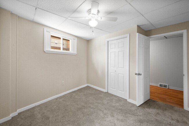 Building Photo - Gorgeous 2 bedroom in Pittsburgh available July 15!