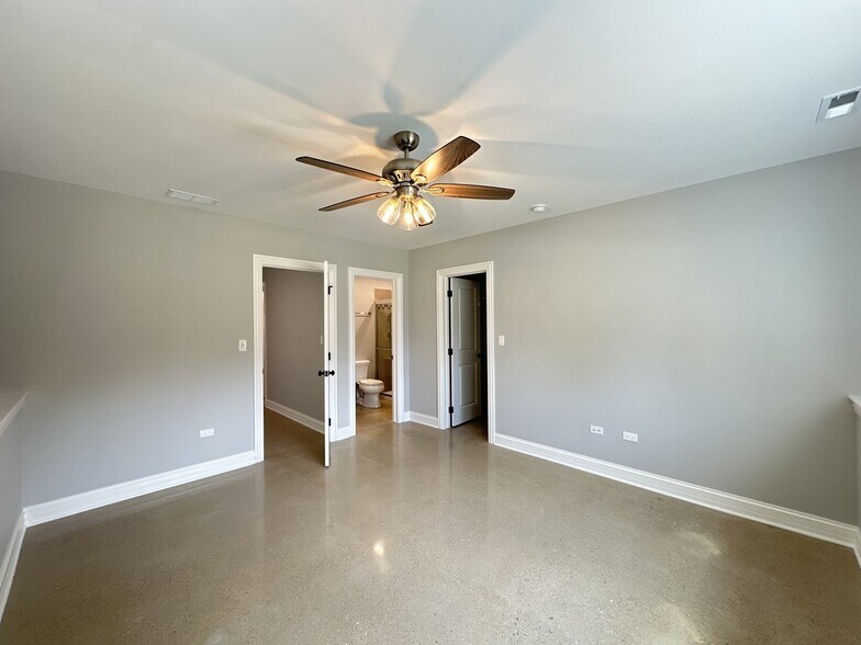 Building Photo - 555 N Springfield Ave
