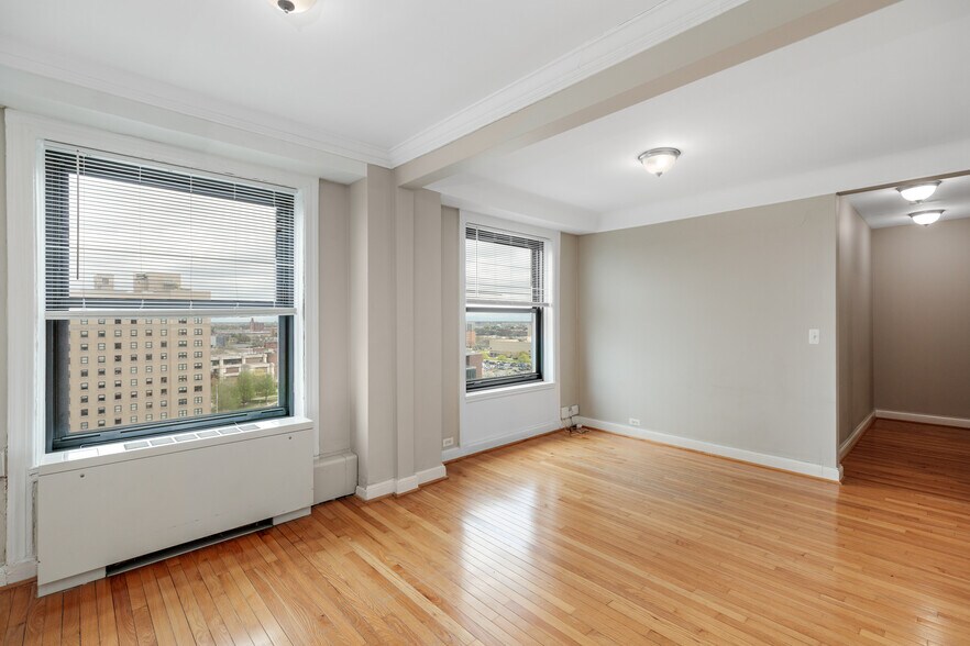 Building Photo - 15 E Kirby St