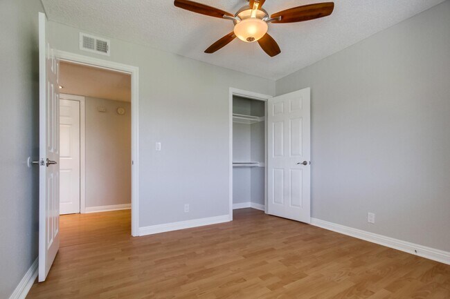Building Photo - 9837 Caspi Gardens Dr. # 6
