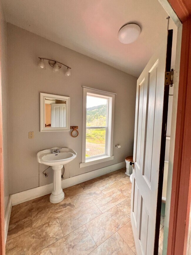 Building Photo - 98382 Sitkum Ln